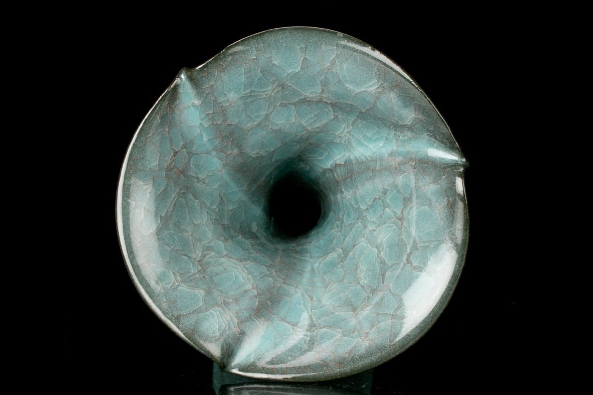 A Porcelain Vase by Wakao Kei