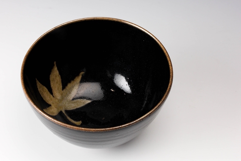 A “Koyo” Tenmoku Tea Bowl with Silk Pouch by Touetsu Kiln