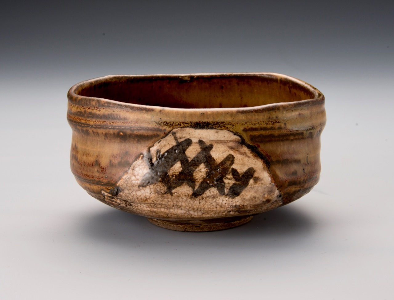 An Excellent Edo Period Oribe Tea Bowl with Poetic Name ‘Toma-bune’