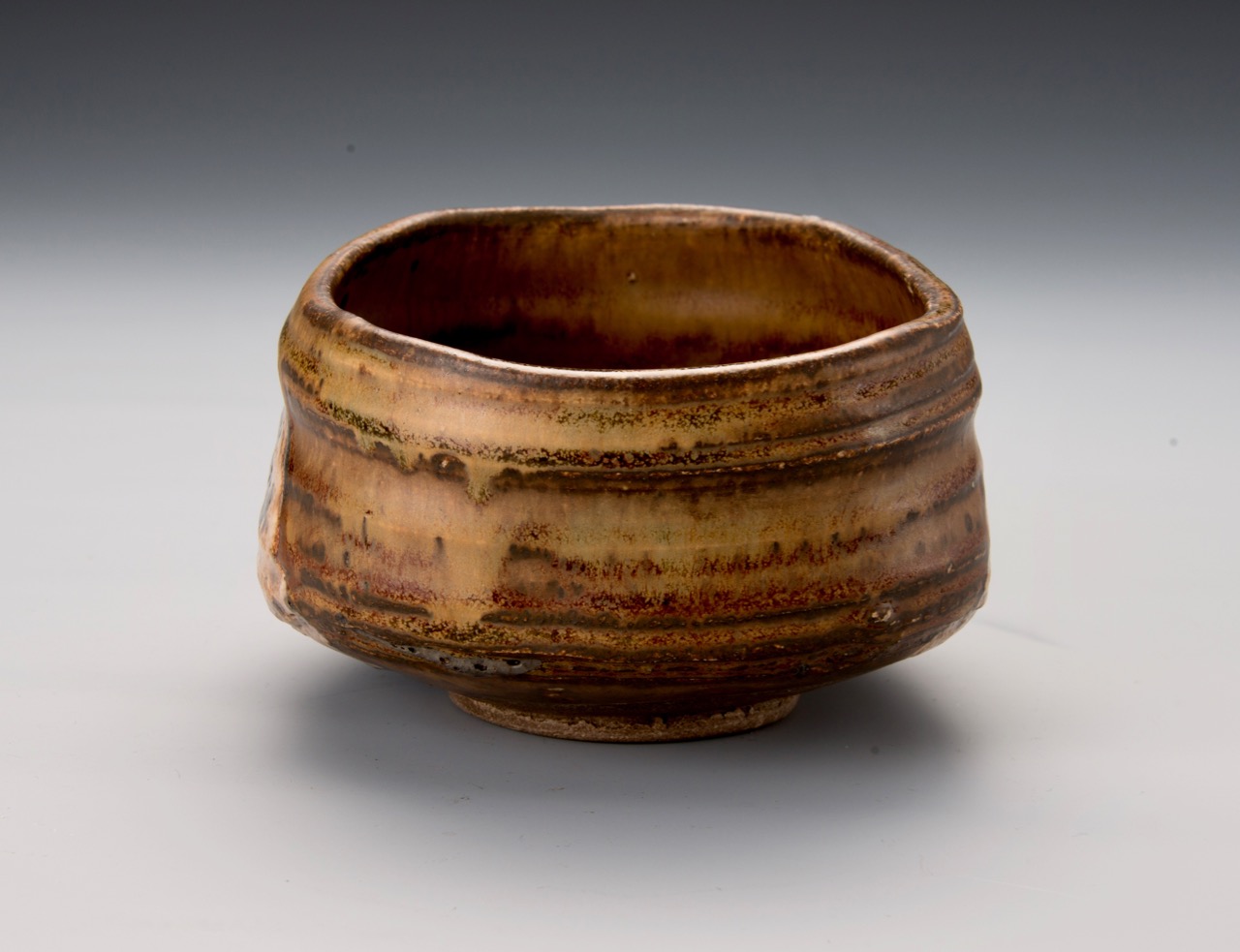 An Excellent Edo Period Oribe Tea Bowl with Poetic Name ‘Toma-bune’