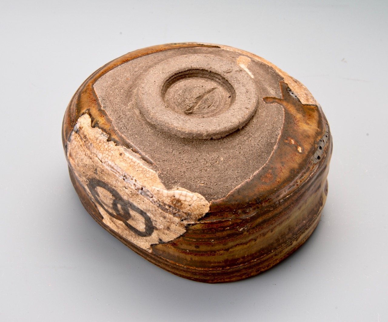 An Excellent Edo Period Oribe Tea Bowl with Poetic Name ‘Toma-bune’